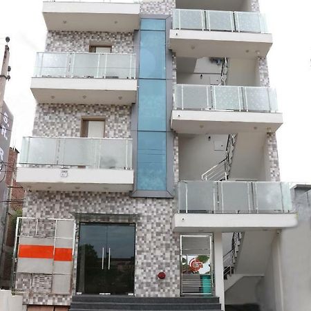 Hotel S.R. Residency à Zirakpur Extérieur photo