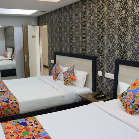 Hotel S.R. Residency à Zirakpur Extérieur photo
