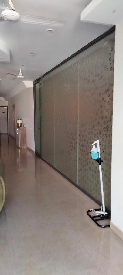 Hotel S.R. Residency à Zirakpur Extérieur photo