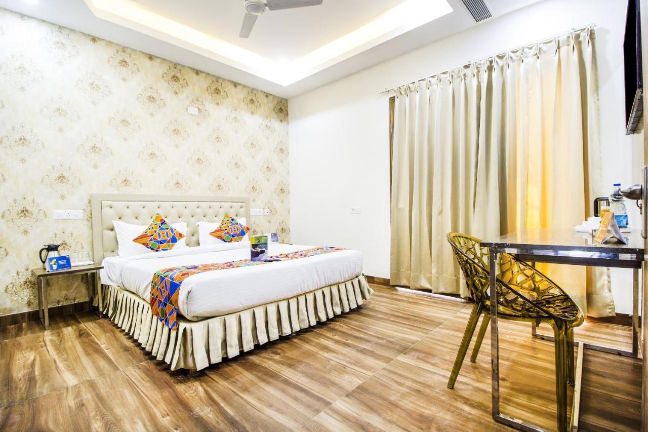 Hotel S.R. Residency à Zirakpur Extérieur photo