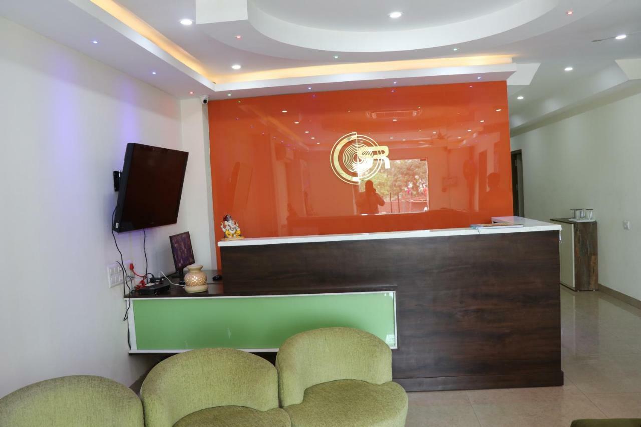 Hotel S.R. Residency à Zirakpur Extérieur photo