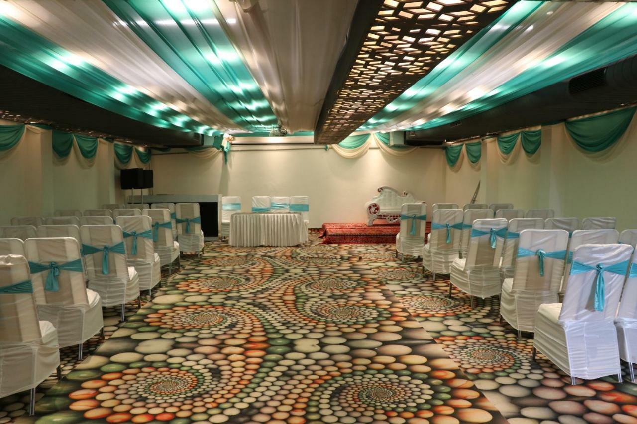 Hotel S.R. Residency à Zirakpur Extérieur photo