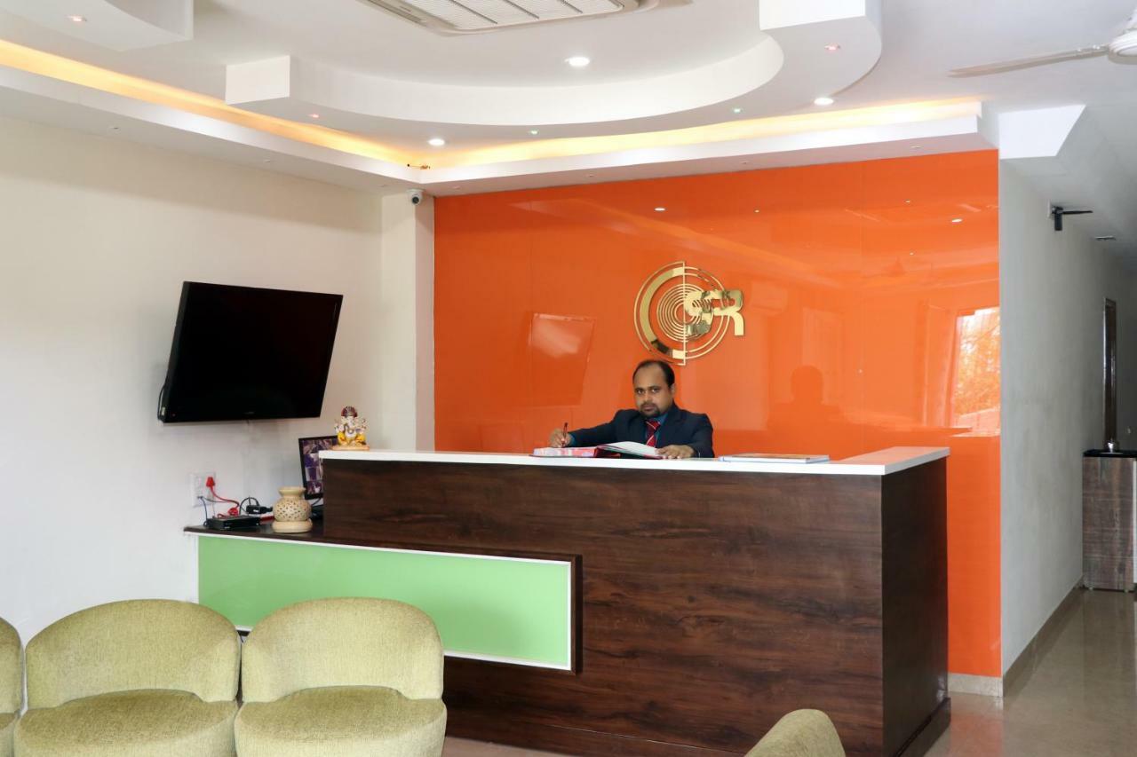 Hotel S.R. Residency à Zirakpur Extérieur photo