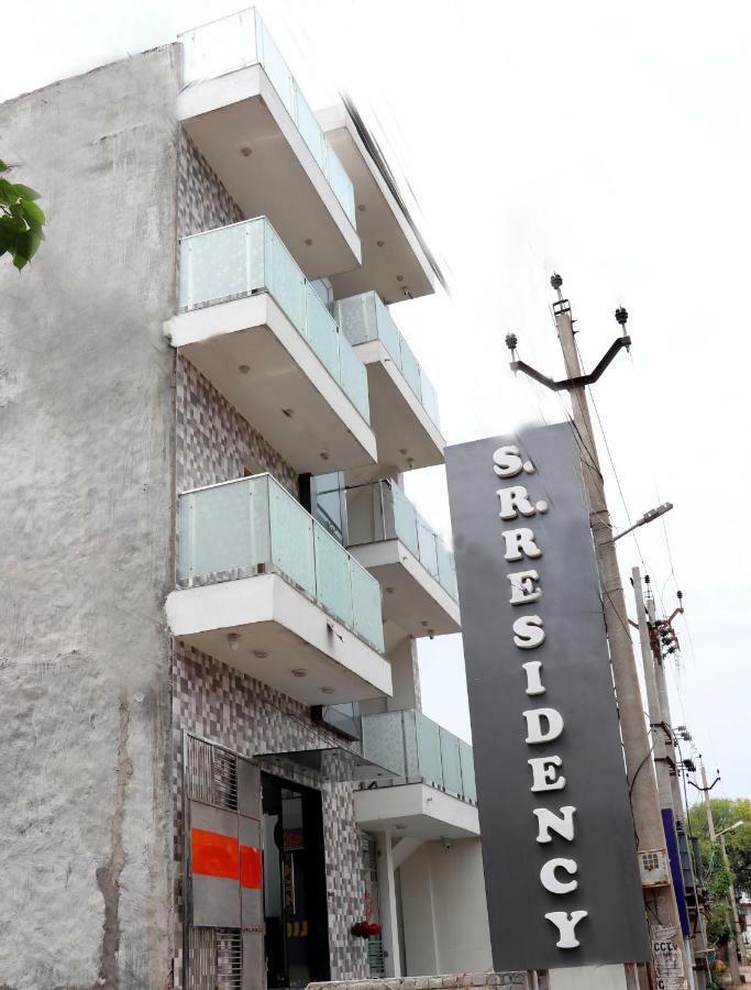 Hotel S.R. Residency à Zirakpur Extérieur photo