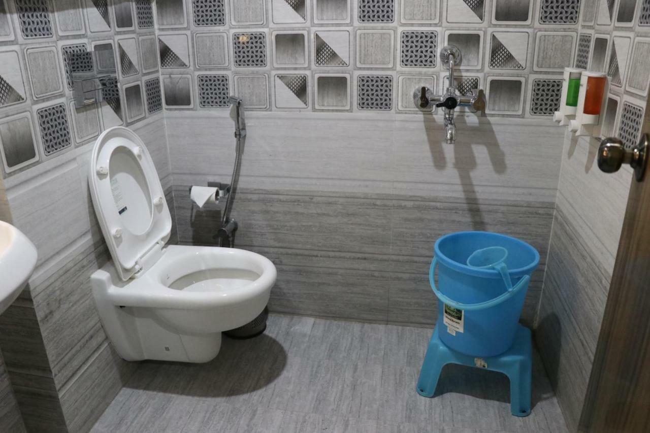 Hotel S.R. Residency à Zirakpur Extérieur photo