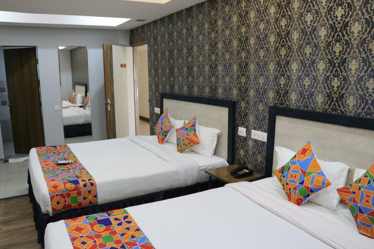 Hotel S.R. Residency à Zirakpur Extérieur photo