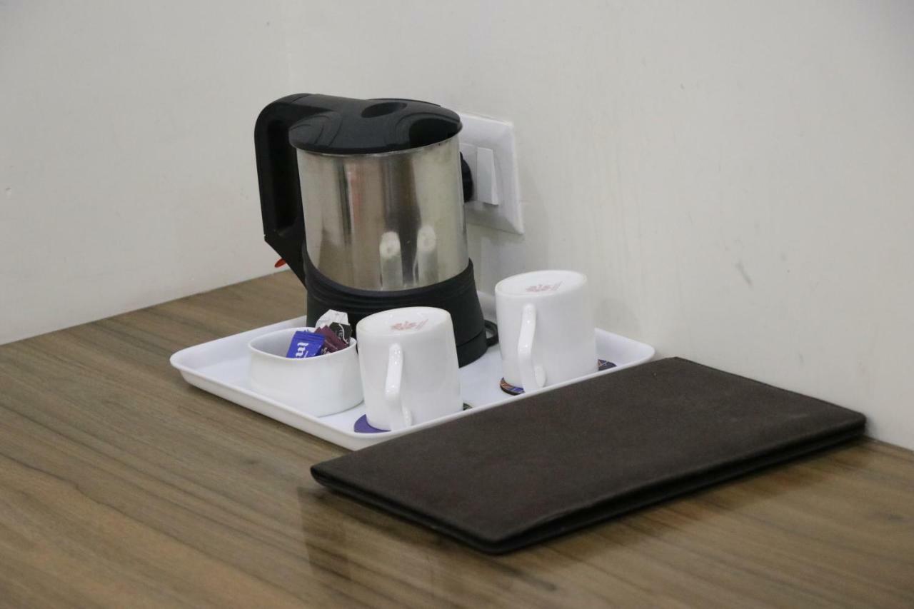Hotel S.R. Residency à Zirakpur Extérieur photo