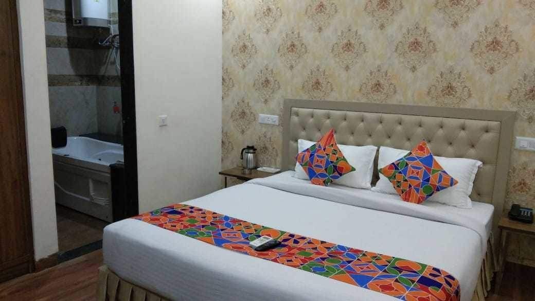 Hotel S.R. Residency à Zirakpur Extérieur photo