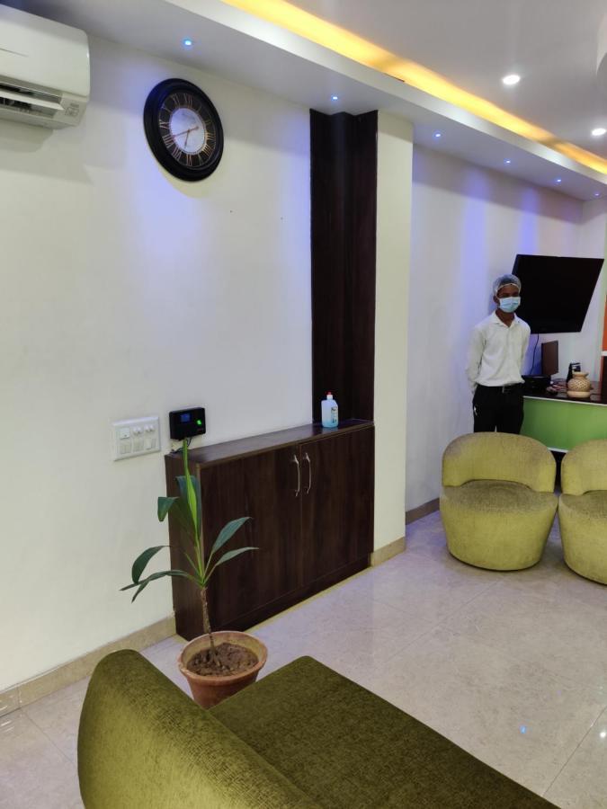 Hotel S.R. Residency à Zirakpur Extérieur photo